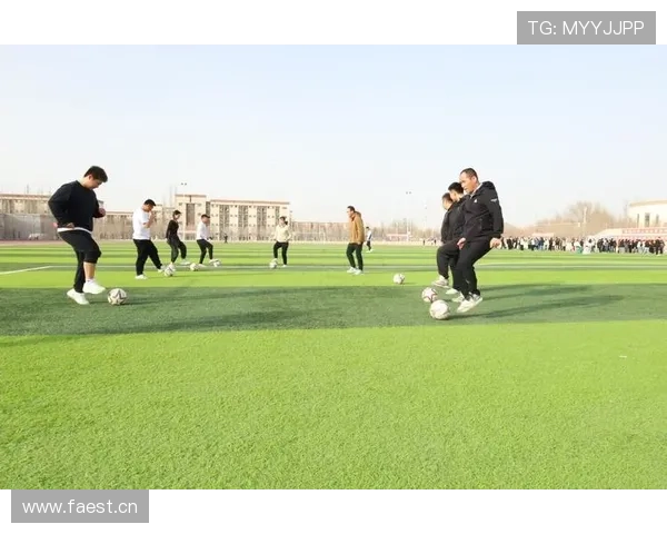 科学系统提升球员竞技水平的现代足球训练方法研究与实践探索